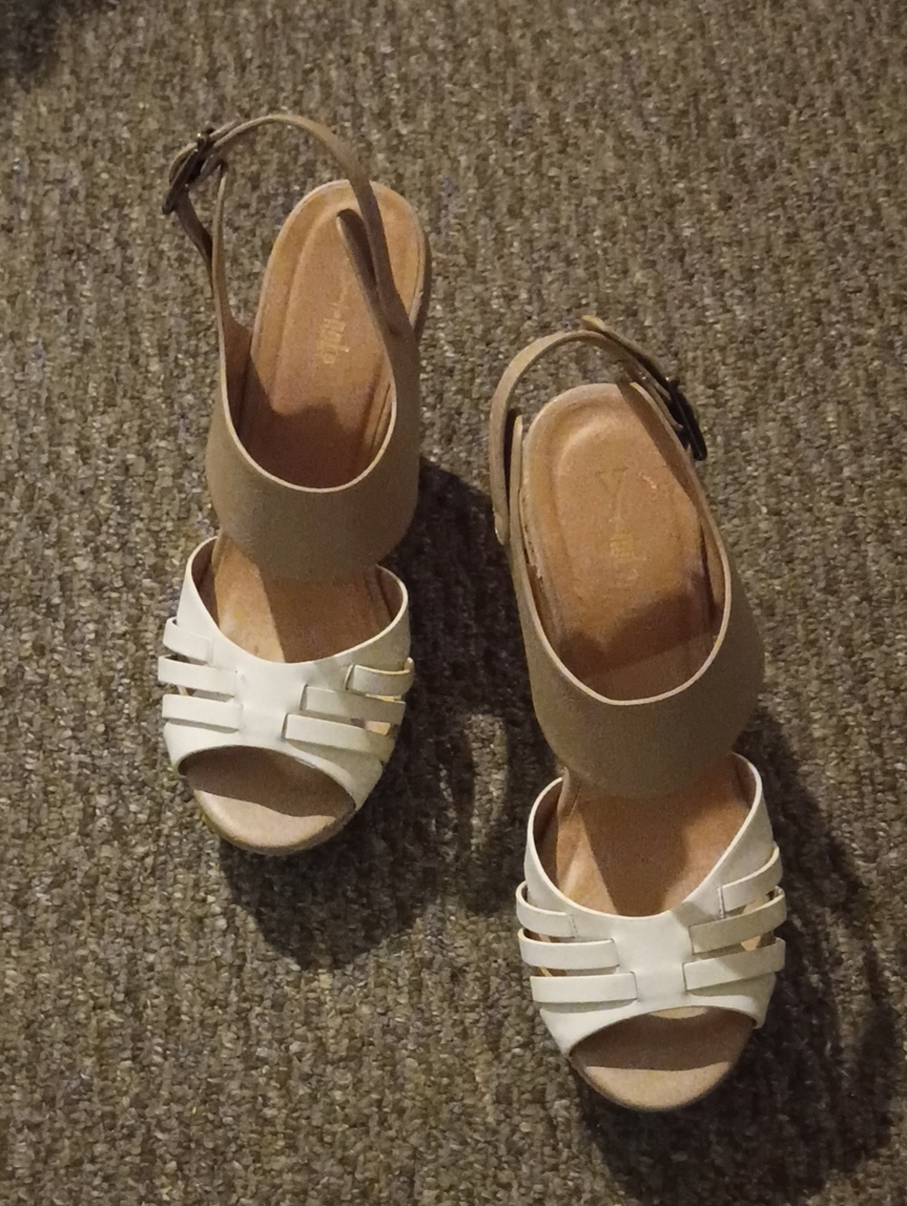 Y Not Women’s Two-Tone White and Tan Slingback Sandals Size 9